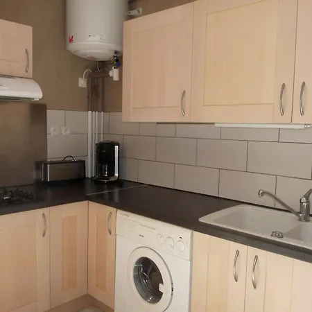Apartamento 2 Pièces Familial Avec Parking Privé, Proche Et - Motte - Fr-1-328-91