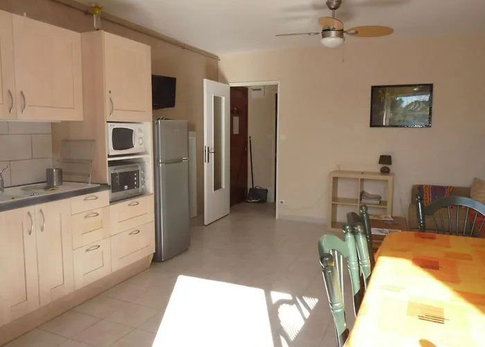 2 Pièces Familial Avec Parking Privé, Proche Et - Motte - Fr-1-328-91 Apartamento