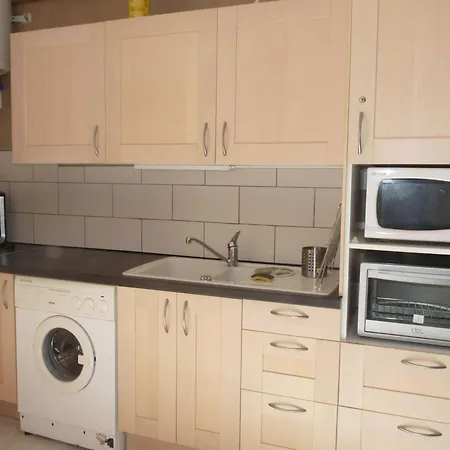 Διαμέρισμα 2 Pieces Familial Avec Parking Prive, Proche Et - Motte - Fr-1-328-91 *
